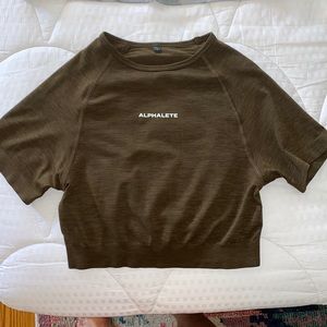 Alphalete Amplify Crop Top